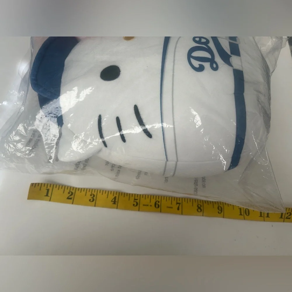 Los Angeles Dodgers Hello Kitty Plush Squishmallows - Picture 6 of 6